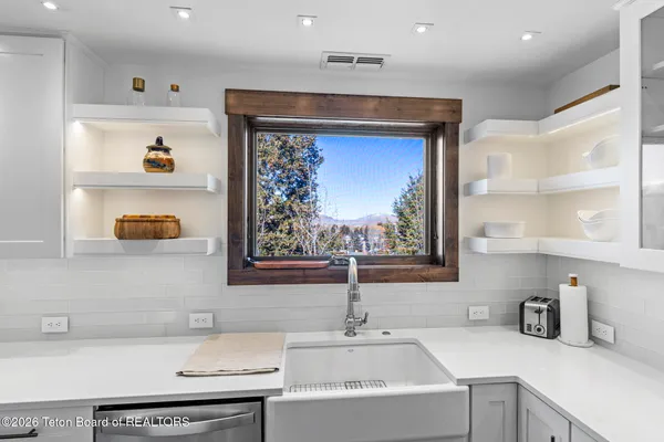 $8,850,000 | 735 Upper Redmond Drive, Jackson, WY 83001