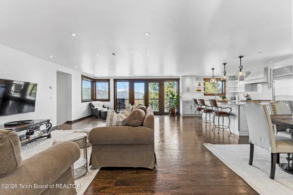 $8,850,000 | 735 Upper Redmond Drive, Jackson, WY 83001