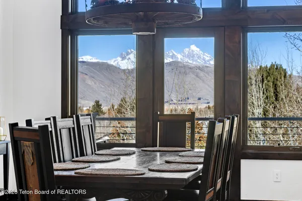 $8,850,000 | 735 Upper Redmond Drive, Jackson, WY 83001