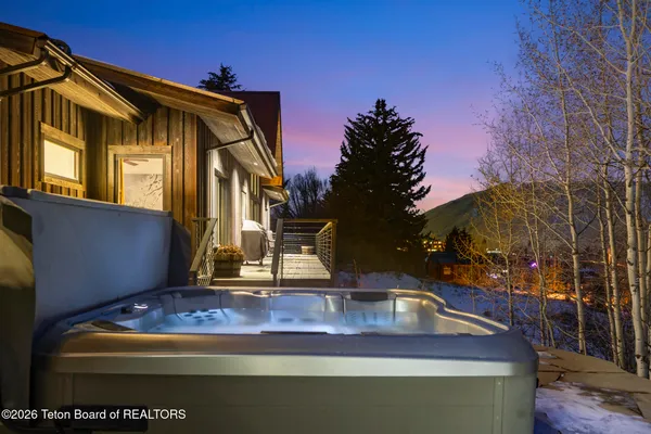 $8,850,000 | 735 Upper Redmond Drive, Jackson, WY 83001
