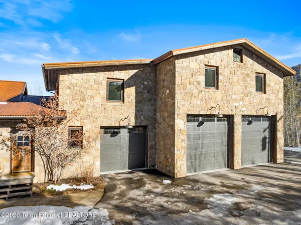 $8,850,000 | 735 Upper Redmond Drive, Jackson, WY 83001