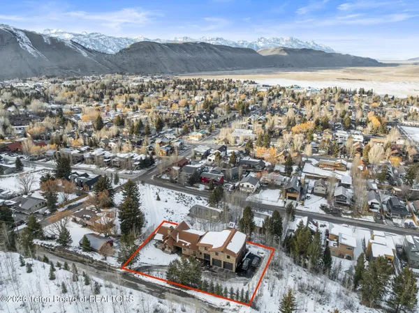 $8,850,000 | 735 Upper Redmond Drive, Jackson, WY 83001
