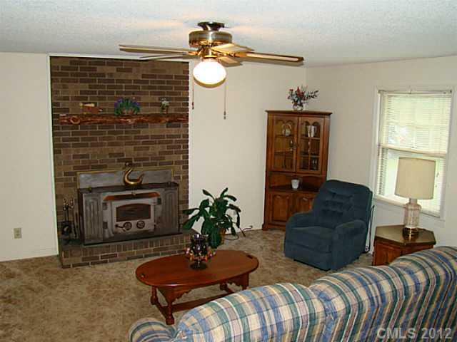 4340 Henry Dellinger Road Maiden, NC 28650 - Photo 7 of 15 Gallery Image 7