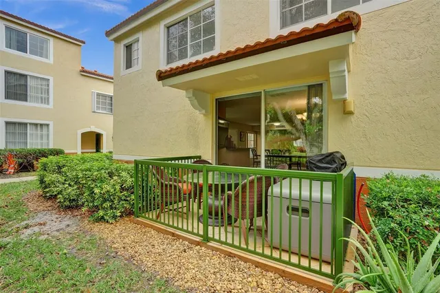 a view of outdoor space yard and porch