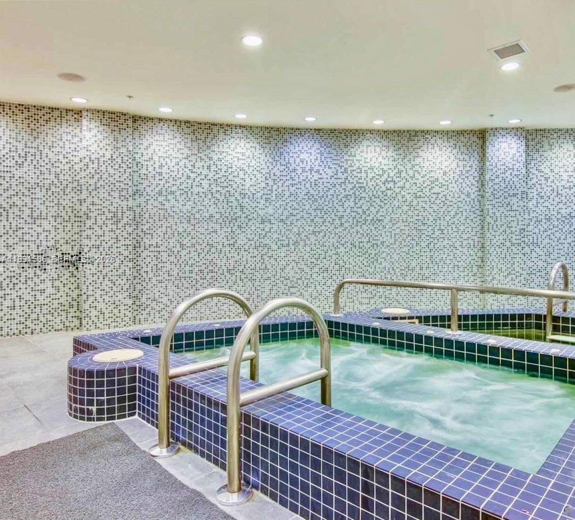 244 Biscayne Boulevard, Unit 1605 Miami, FL 33132 - Photo 39 of 46 a bathroom with a bathtub and a sink