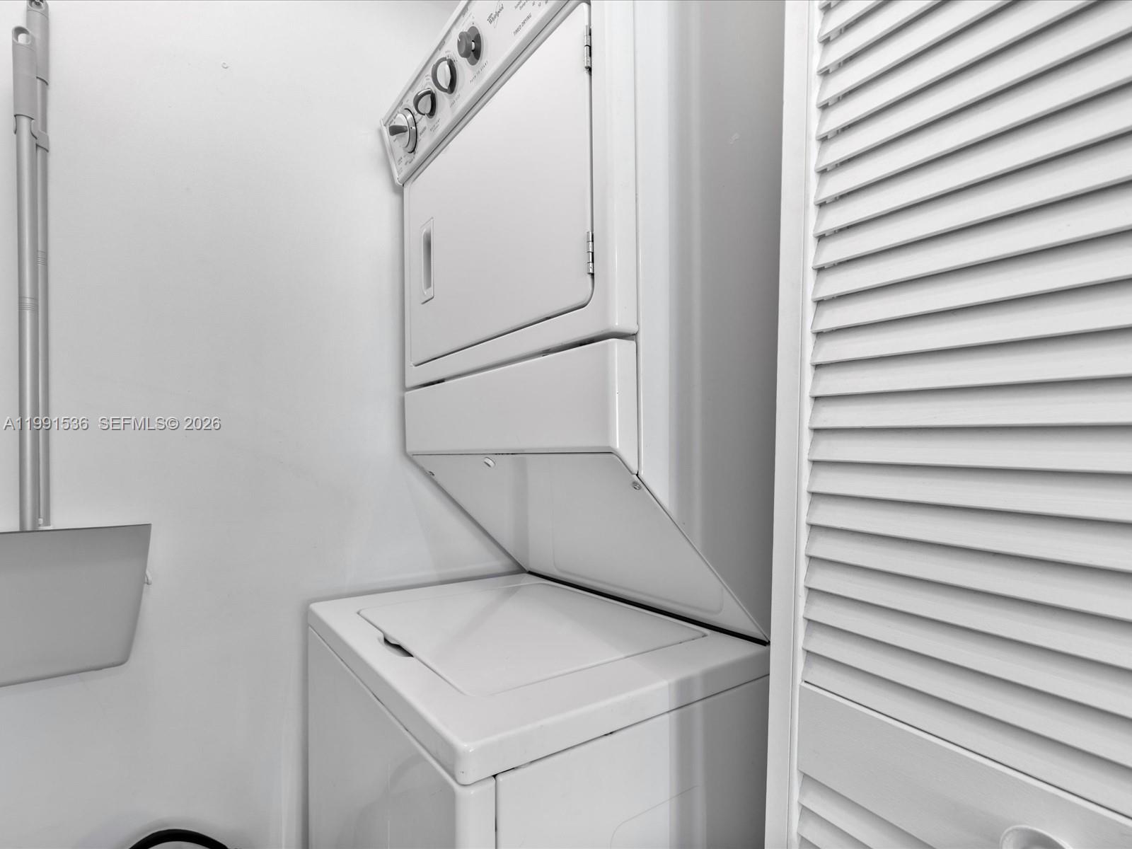 244 Biscayne Boulevard, Unit 1605 Miami, FL 33132 - Photo 7 of 46 a utility room with washer and dryer