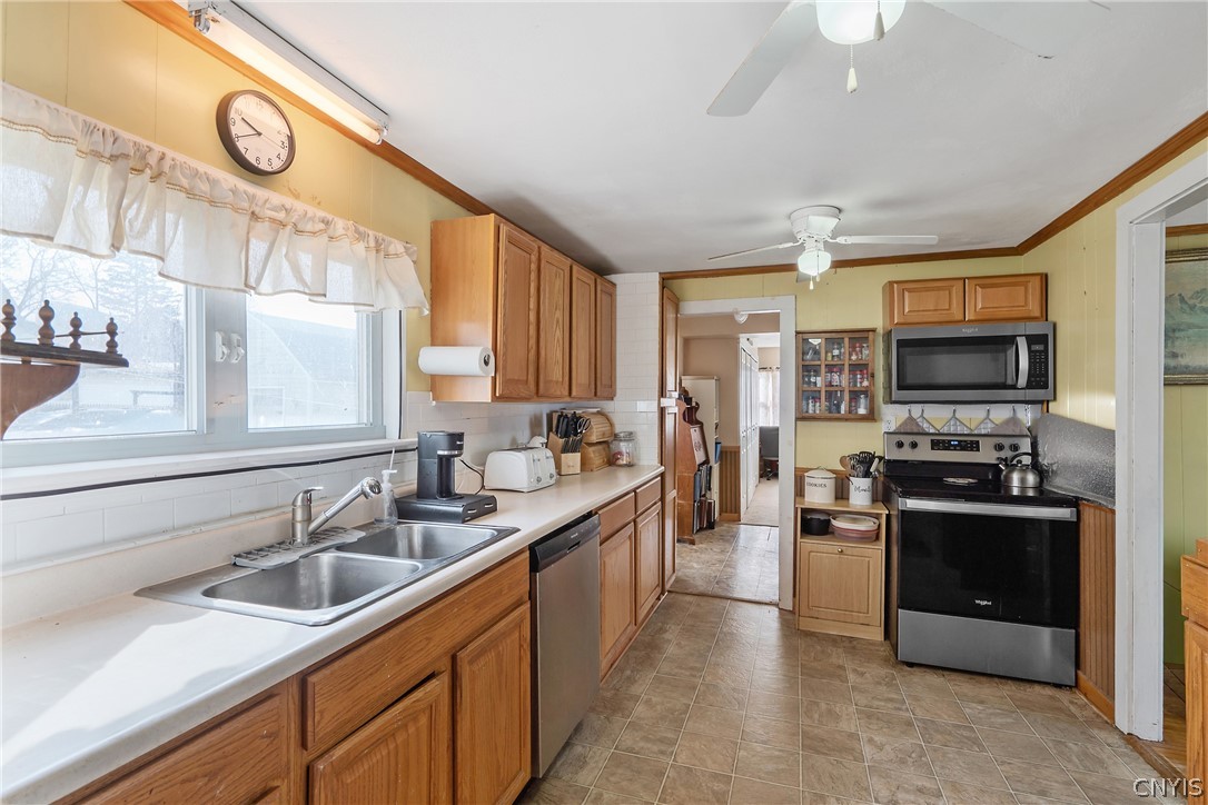 608 Seneca Street Fulton, NY 13069 - Photo 9 of 46