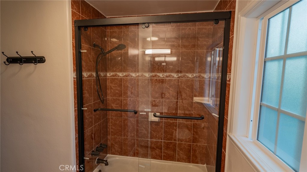 487 Jackson Street Colton, CA 92324 - Photo 9 of 47 Main House bathroom