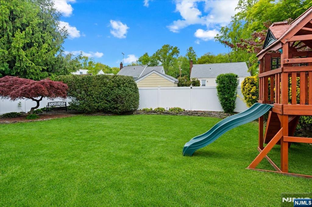 43 Berwyn Place Bergenfield, NJ 07621 - Photo 23 of 31