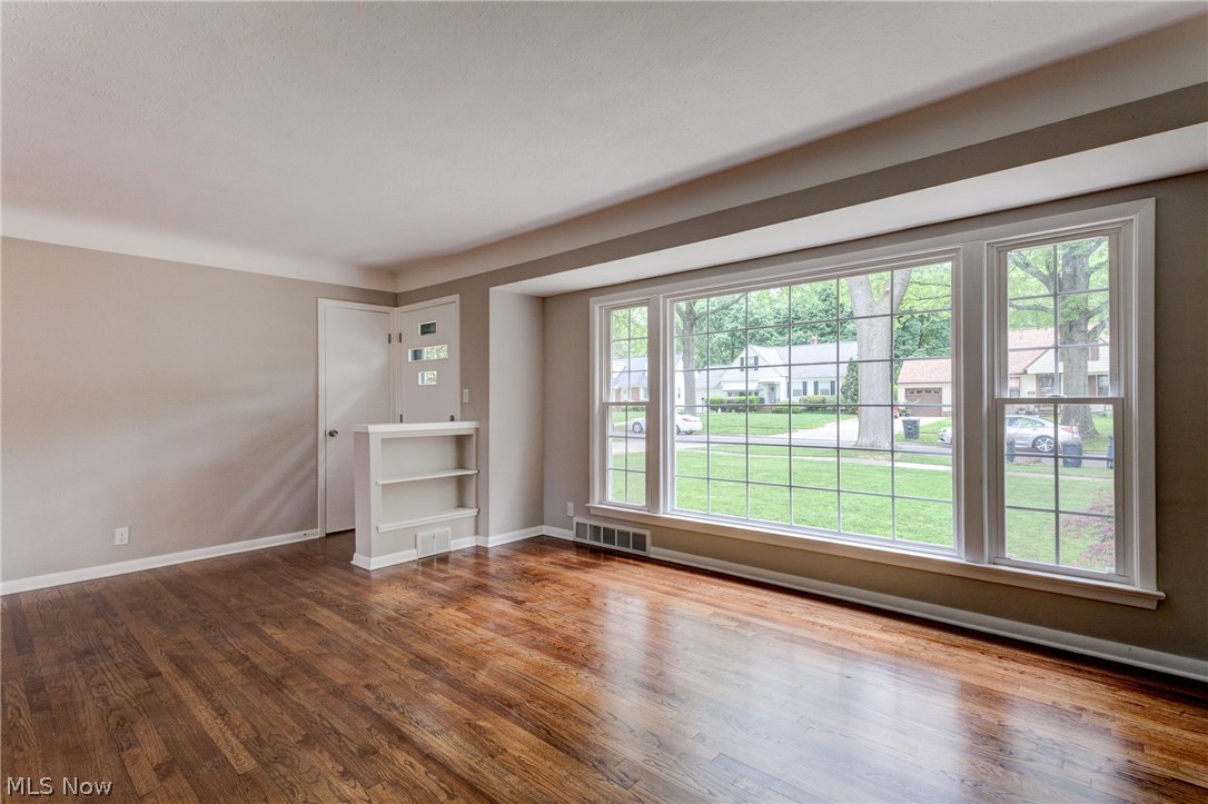 1296 Haverston Road Lyndhurst, OH 44124 - Photo 5 of 19
