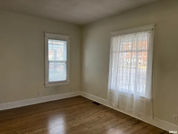 $149,900 | 735 West Douglas Avenue, Jacksonville, IL 62650
