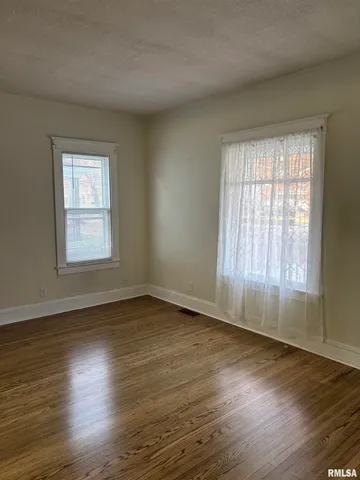 $149,900 | 735 West Douglas Avenue, Jacksonville, IL 62650