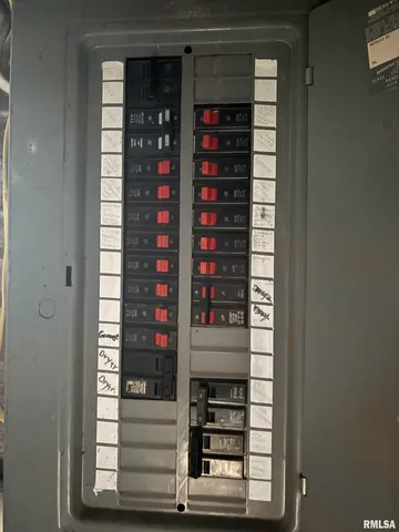 $149,900 | 735 West Douglas Avenue, Jacksonville, IL 62650