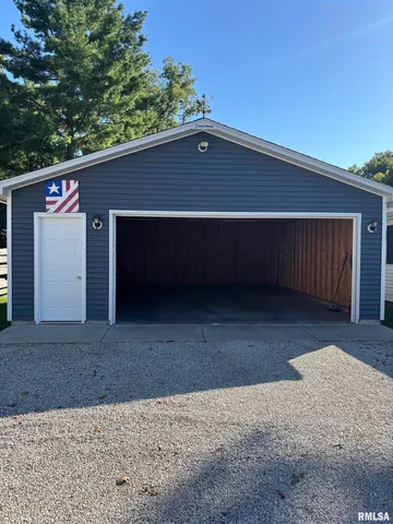 $149,900 | 735 West Douglas Avenue, Jacksonville, IL 62650