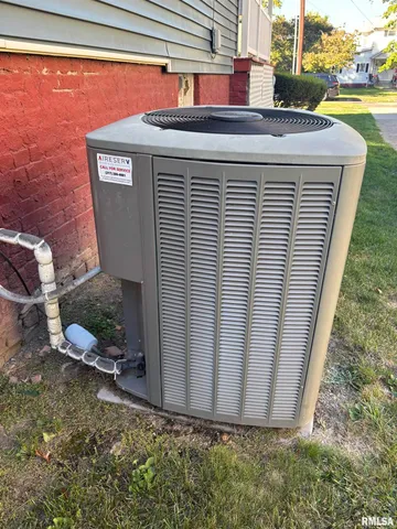 $149,900 | 735 West Douglas Avenue, Jacksonville, IL 62650