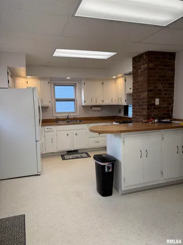 $149,900 | 735 West Douglas Avenue, Jacksonville, IL 62650