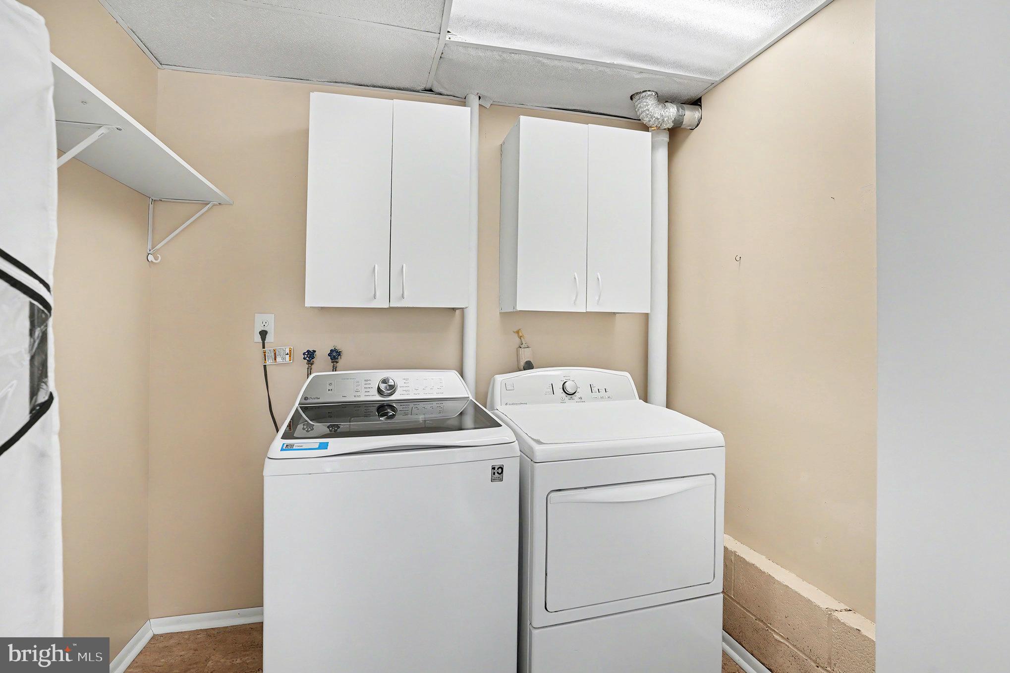 7114 Oliver Beach Road Baltimore, MD 21220 - Photo 17 of 49 a utility room with dryer and washer