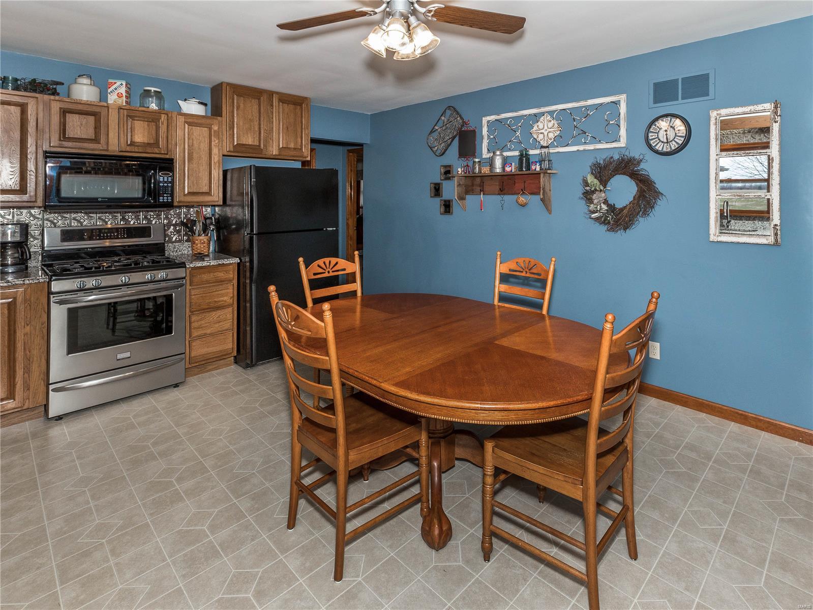 6158 Alhambra Road Alhambra, IL 62001 - Photo 11 of 52