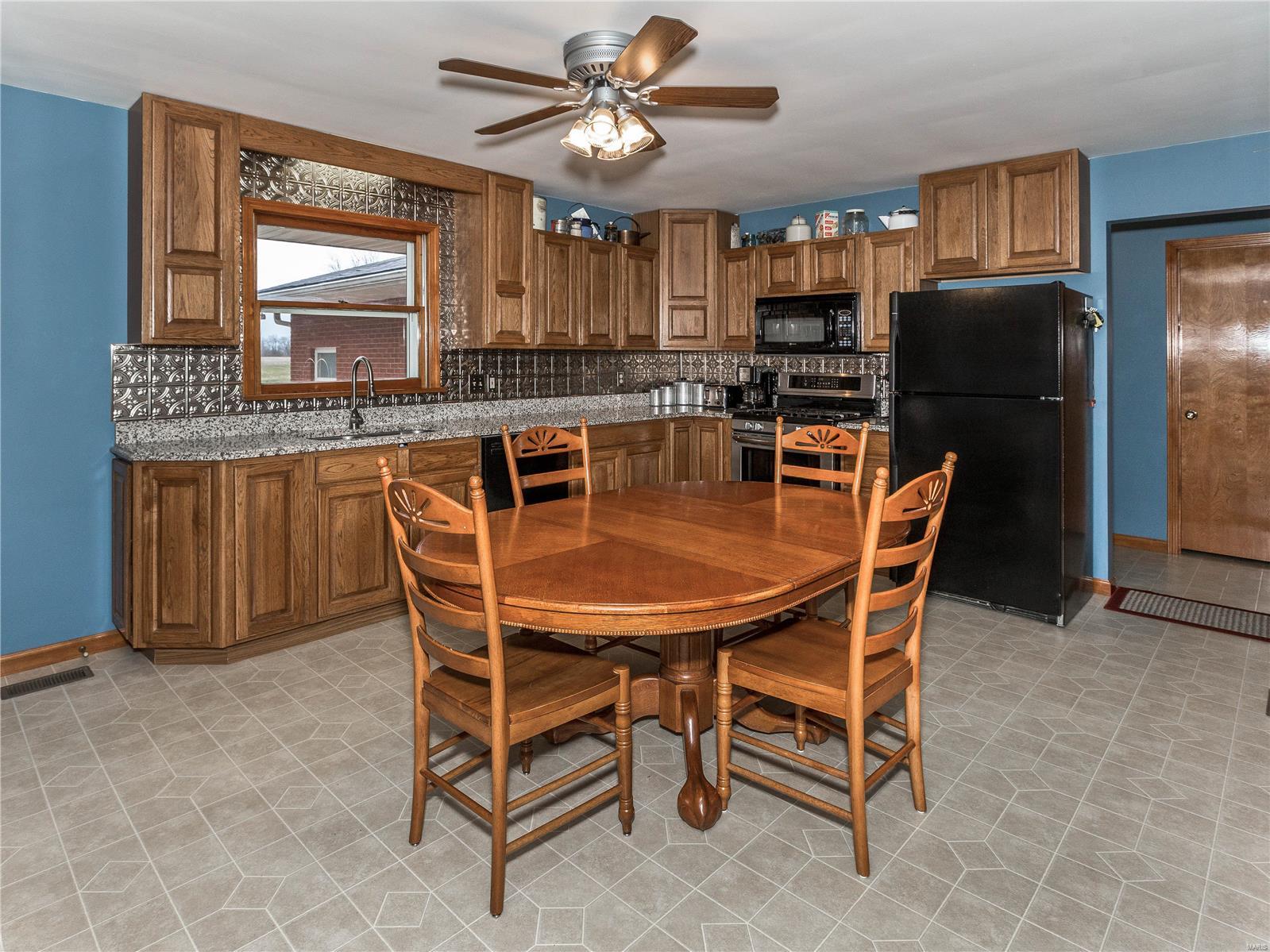 6158 Alhambra Road Alhambra, IL 62001 - Photo 12 of 52