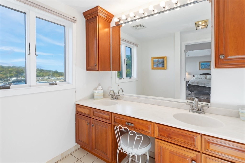 13 Rowe Point, Unit 13 Rockport, MA 01966 - Photo 11 of 27 a bathroom with a sink and a mirror