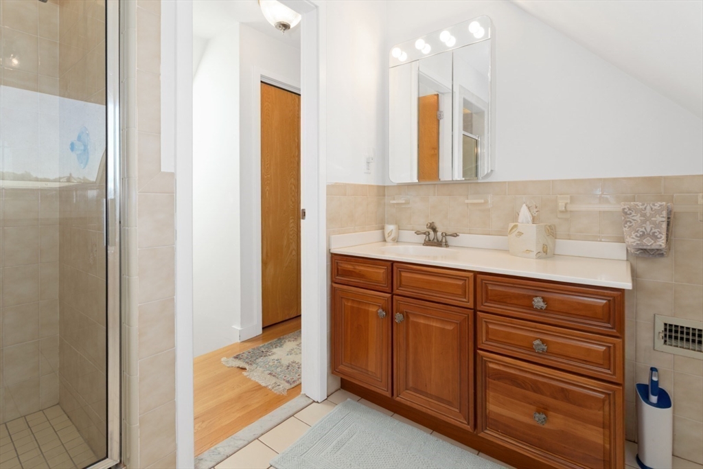 13 Rowe Point, Unit 13 Rockport, MA 01966 - Photo 16 of 27 a bathroom with a sink and a mirror