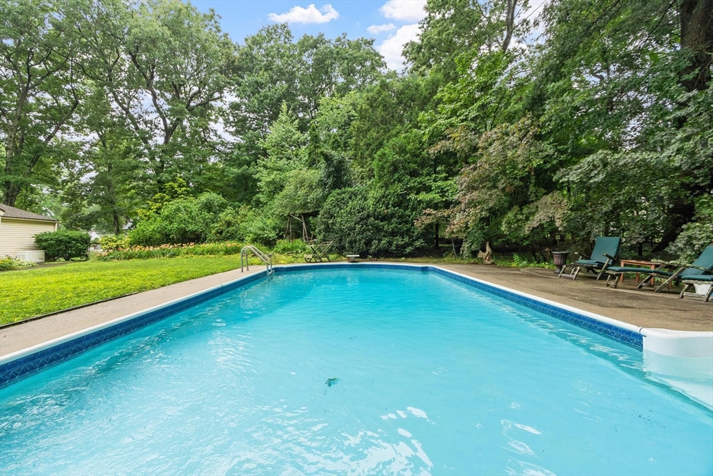 19 Huntingdon Road Lynnfield, MA 01940 - Photo 8 of 39