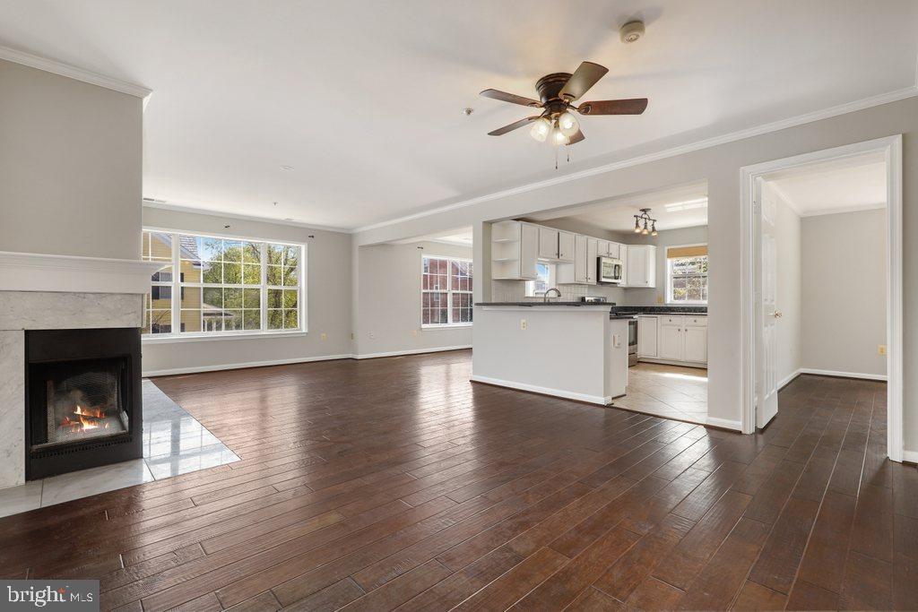 415 Ridgepoint Place, Unit 41524 Gaithersburg, MD 20878 - Photo 5 of 28 Gallery Image 5