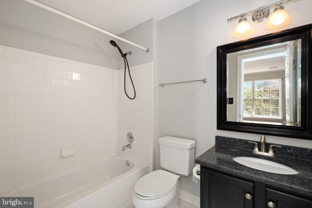 415 Ridgepoint Place, Unit 41524 Gaithersburg, MD 20878 - Photo 8 of 28 Gallery Image 8