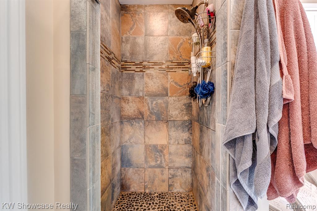 671 North Hughes Road Howell, MI 48843 - Photo 25 of 60