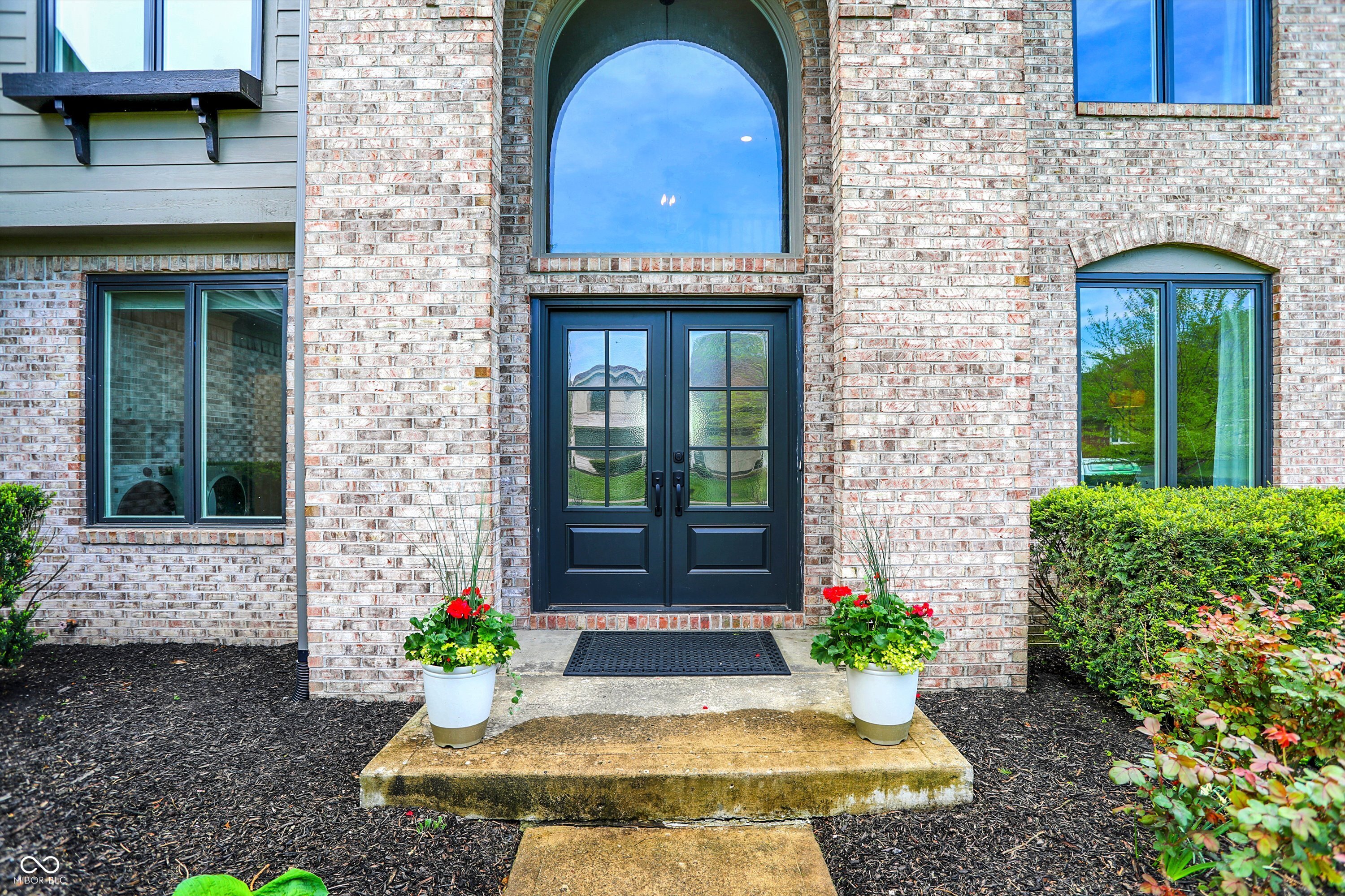 5255 Apache Moon Carmel, IN 46033 - Photo 2 of 48