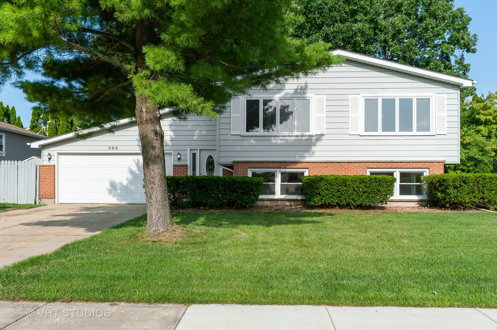 366 Teal Road Lindenhurst, IL 60046 - Photo 1 of 15