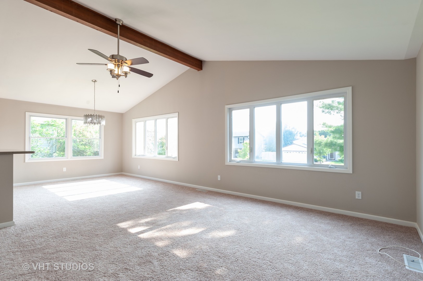 366 Teal Road Lindenhurst, IL 60046 - Photo 3 of 15