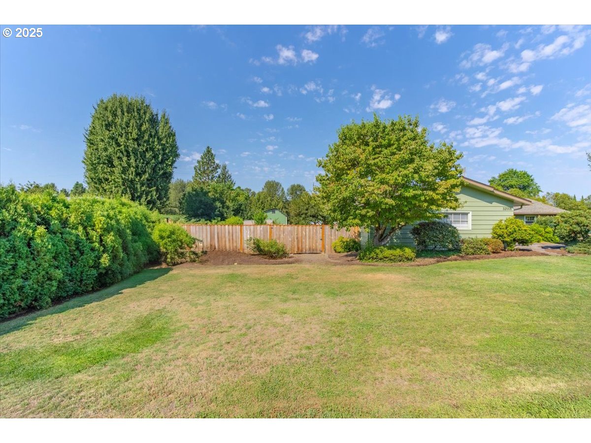 32008 Moss Street Lebanon, OR 97355 - Photo 11 of 39