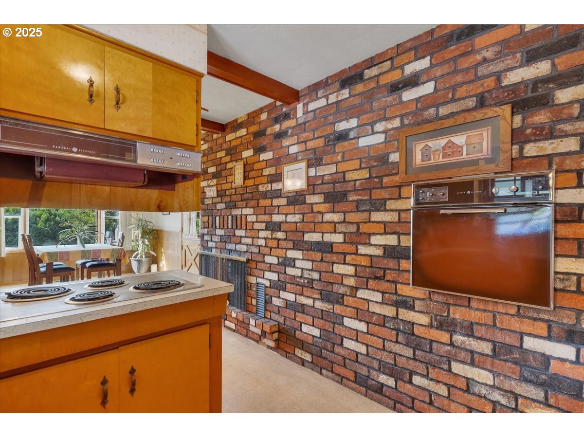 32008 Moss Street Lebanon, OR 97355 - Photo 14 of 39