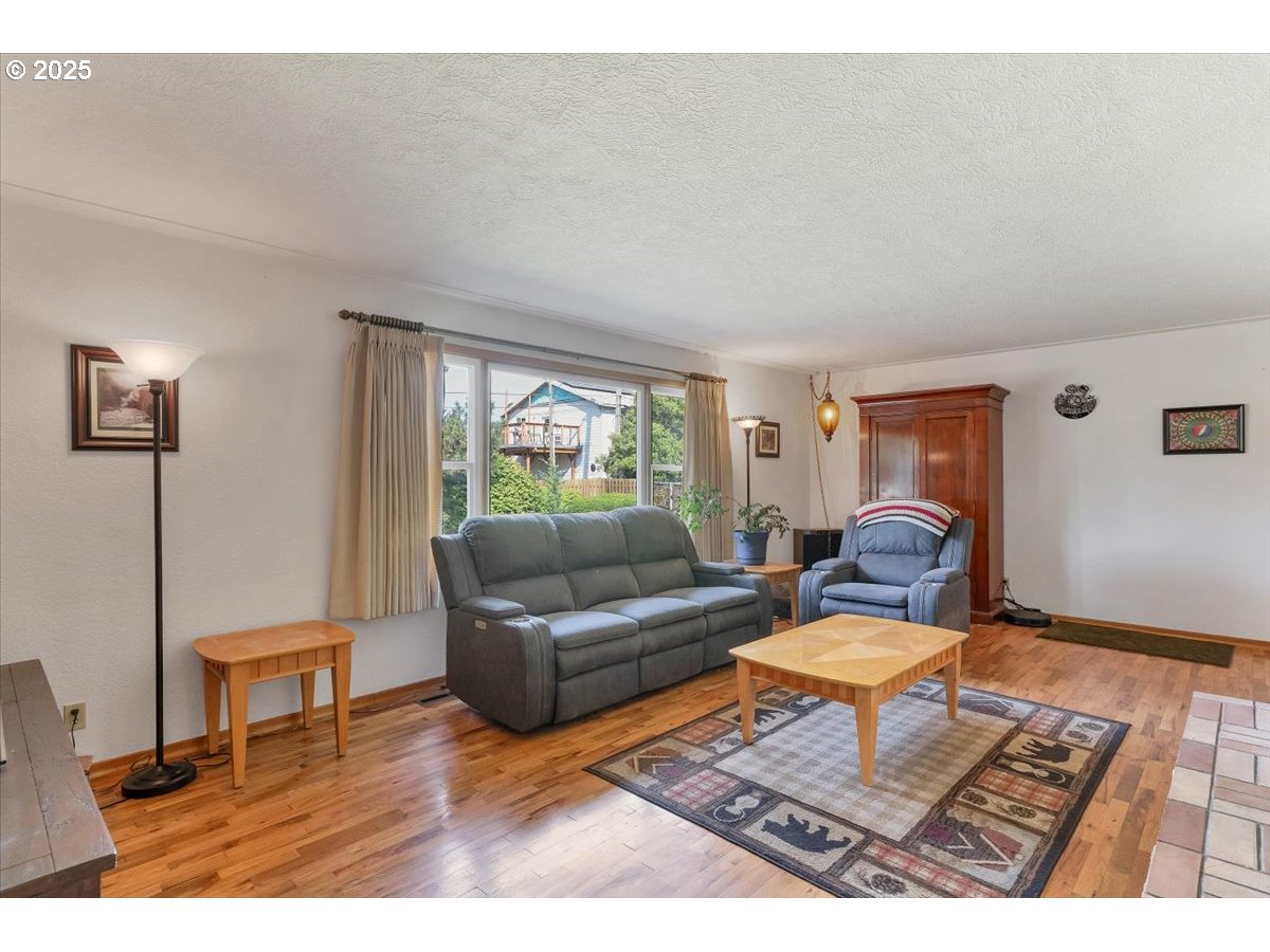 32008 Moss Street Lebanon, OR 97355 - Photo 15 of 39