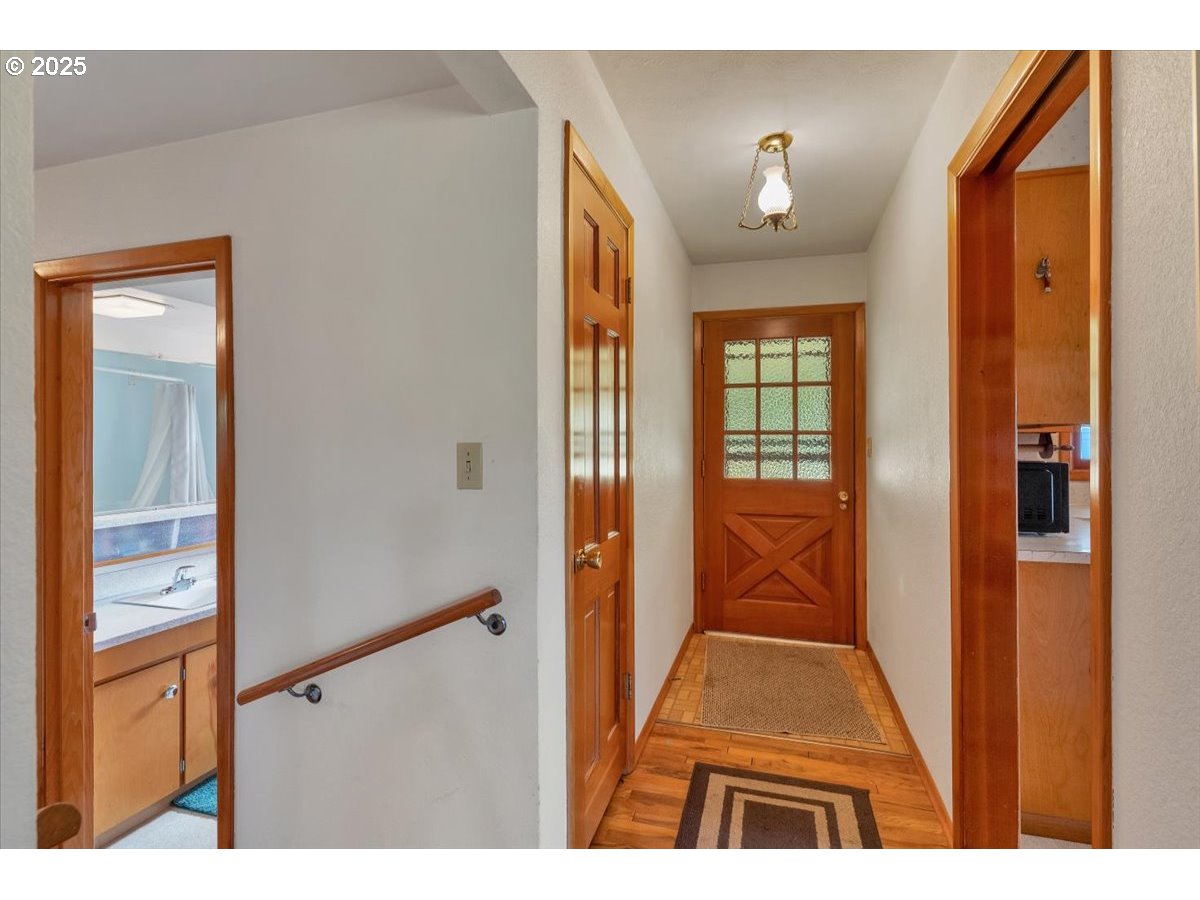 32008 Moss Street Lebanon, OR 97355 - Photo 17 of 39