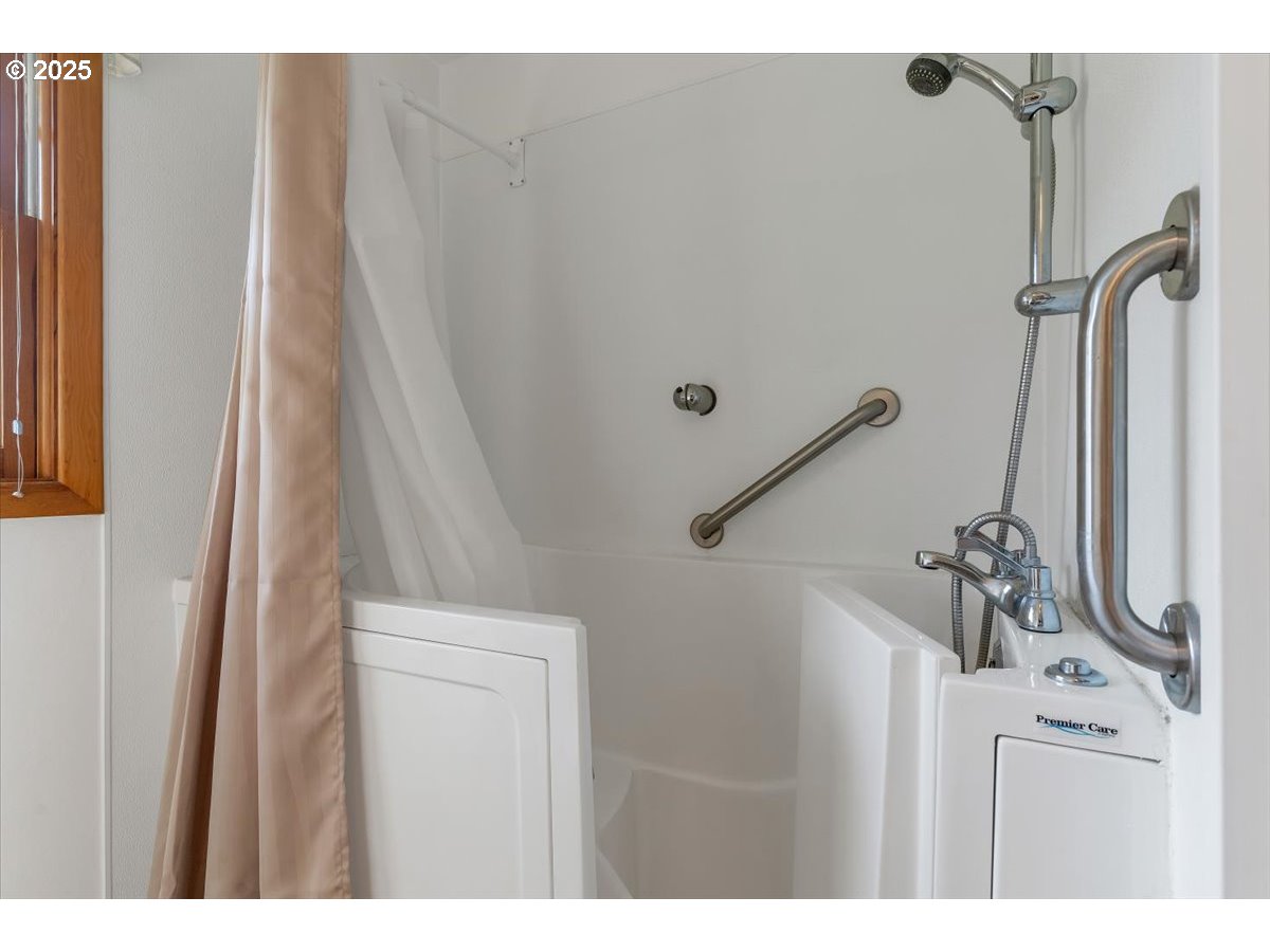 32008 Moss Street Lebanon, OR 97355 - Photo 27 of 39