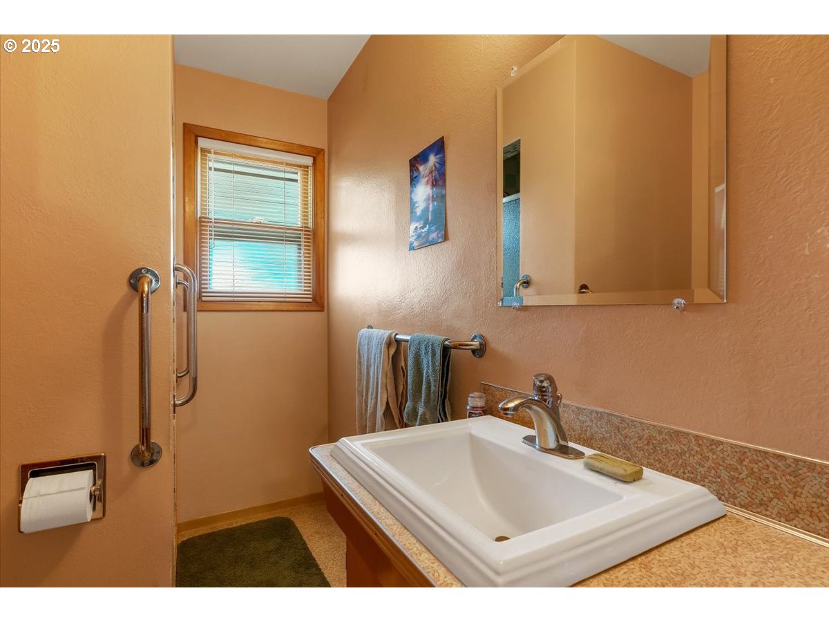 32008 Moss Street Lebanon, OR 97355 - Photo 29 of 39