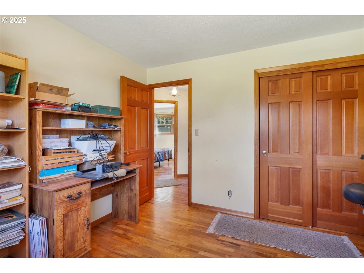 32008 Moss Street Lebanon, OR 97355 - Photo 30 of 39