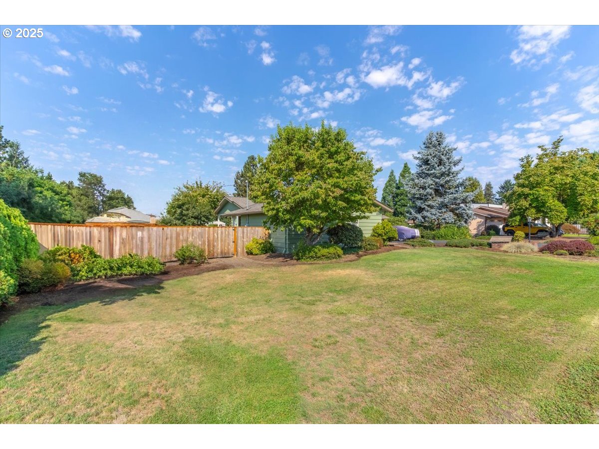 32008 Moss Street Lebanon, OR 97355 - Photo 3 of 39