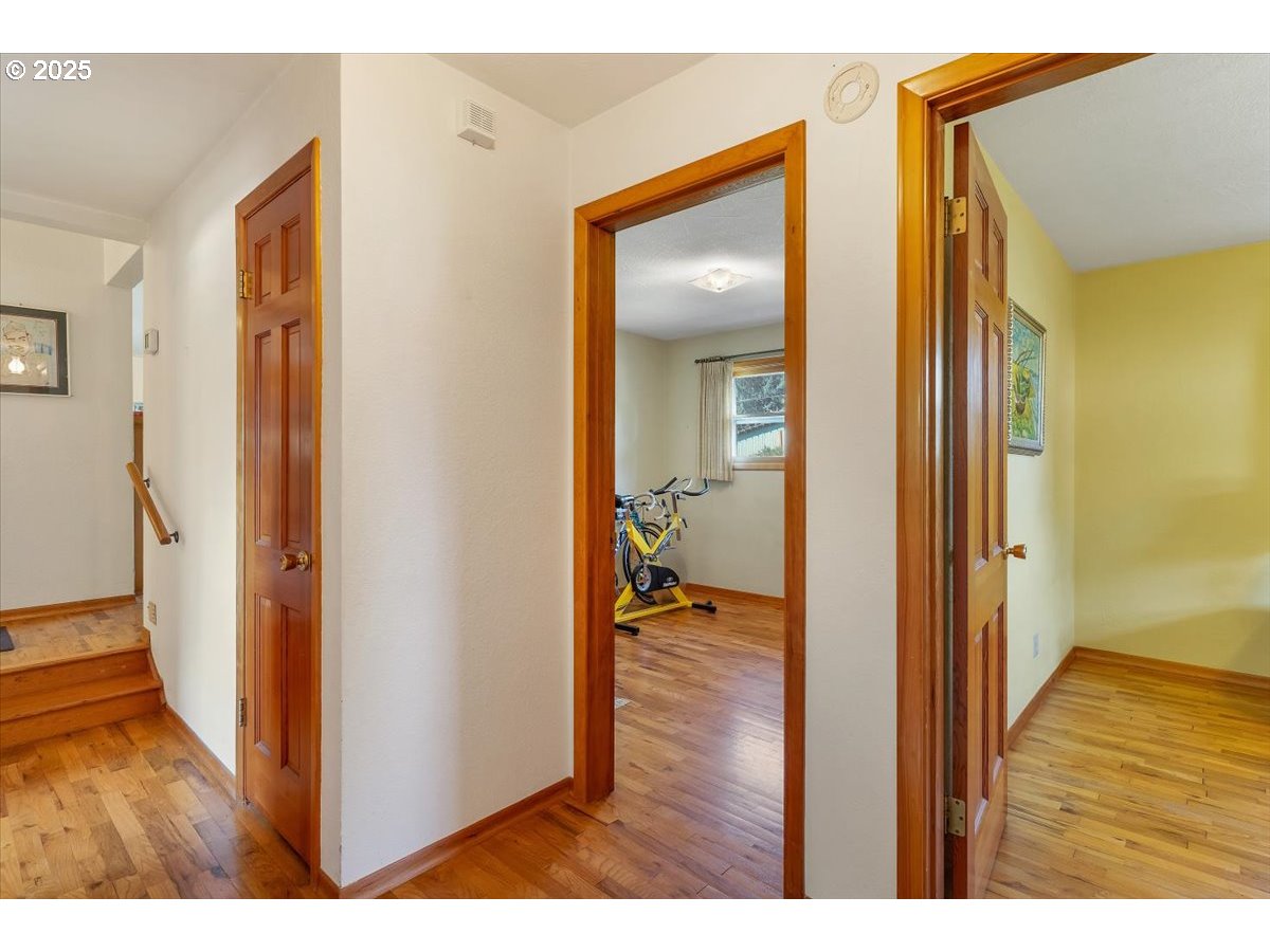 32008 Moss Street Lebanon, OR 97355 - Photo 32 of 39