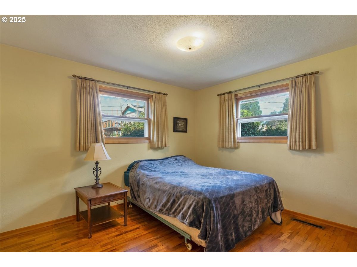 32008 Moss Street Lebanon, OR 97355 - Photo 33 of 39