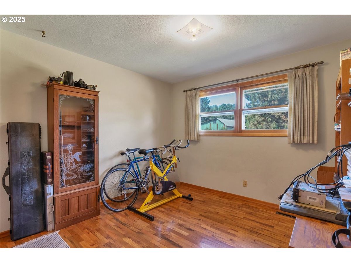 32008 Moss Street Lebanon, OR 97355 - Photo 34 of 39