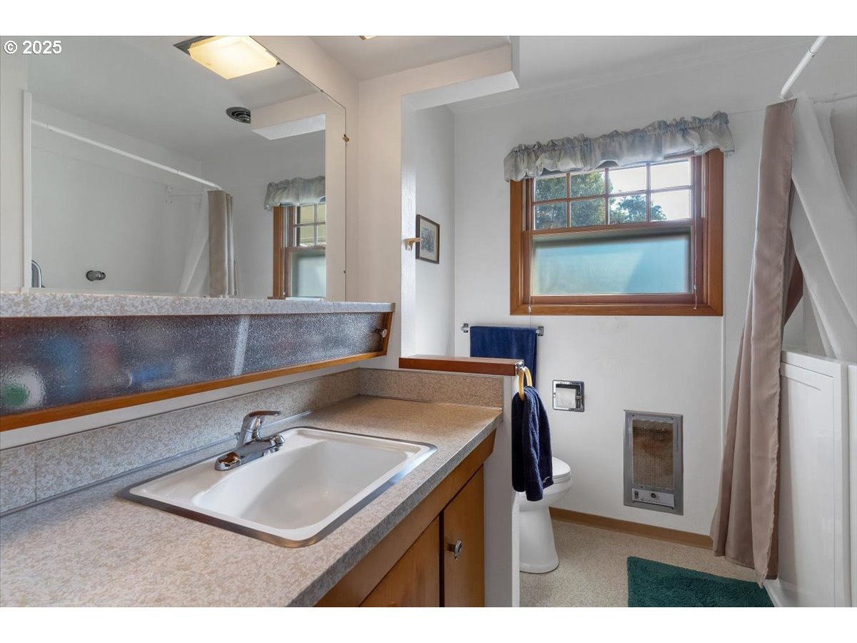 32008 Moss Street Lebanon, OR 97355 - Photo 35 of 39