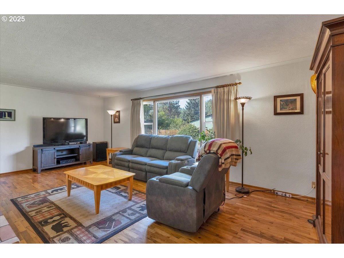 32008 Moss Street Lebanon, OR 97355 - Photo 38 of 39