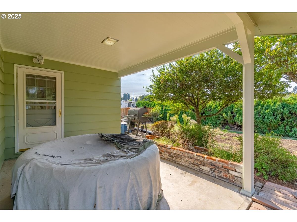 32008 Moss Street Lebanon, OR 97355 - Photo 6 of 39