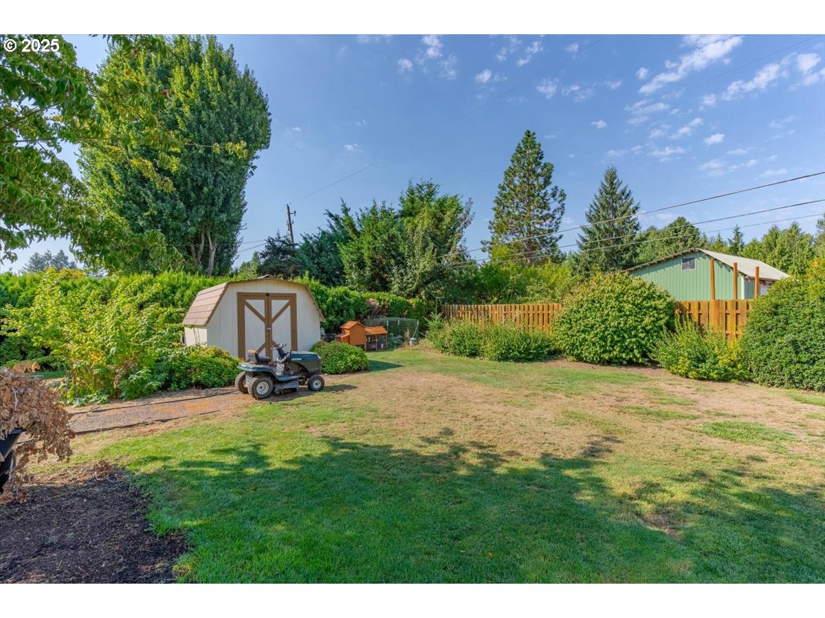 32008 Moss Street Lebanon, OR 97355 - Photo 7 of 39