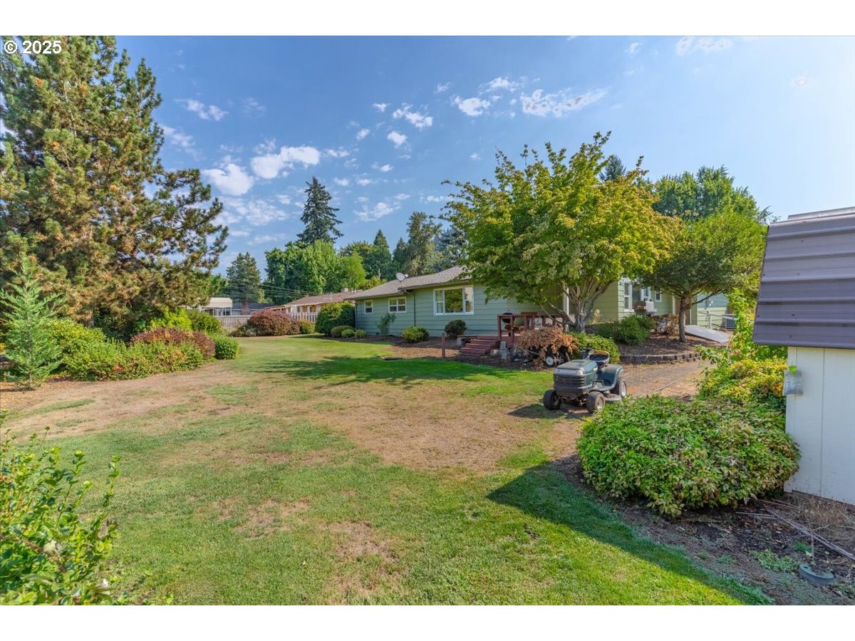 32008 Moss Street Lebanon, OR 97355 - Photo 8 of 39