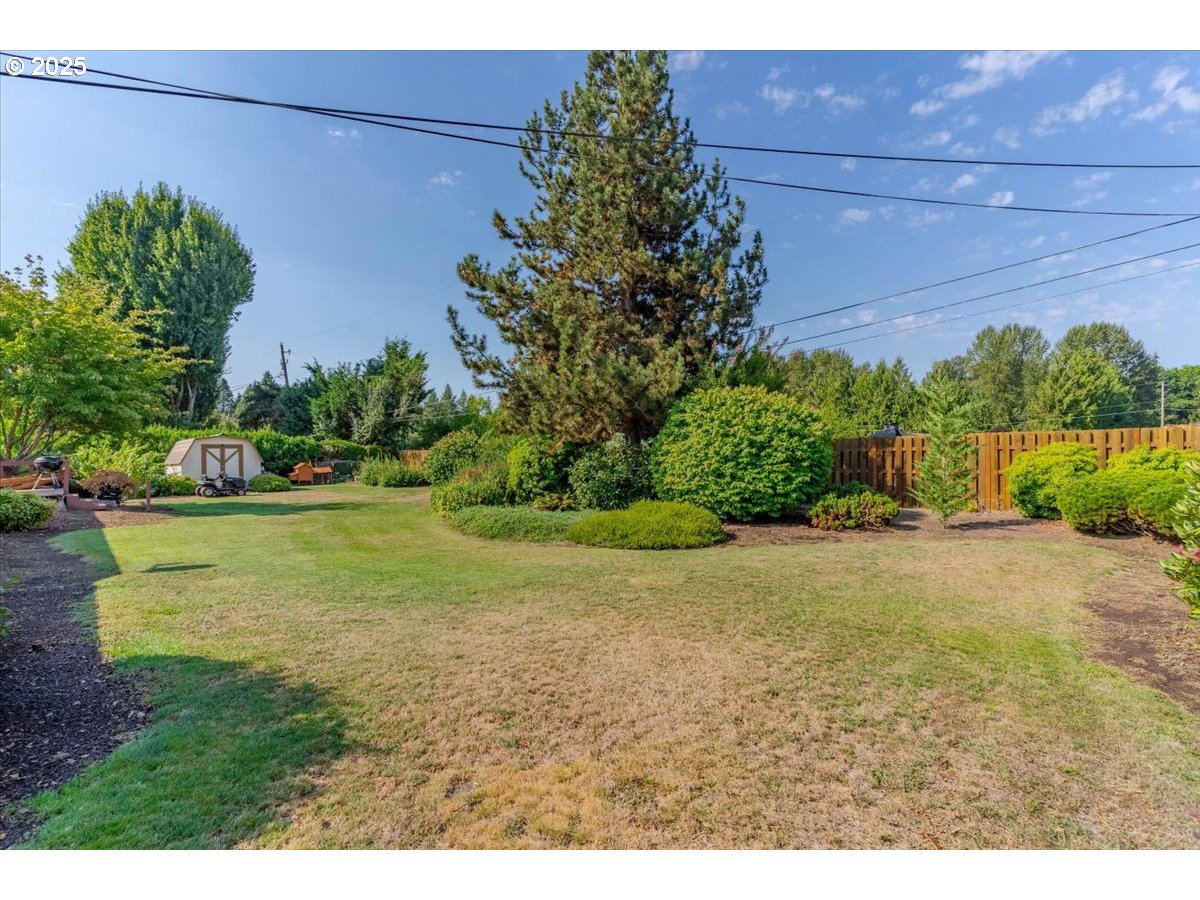 32008 Moss Street Lebanon, OR 97355 - Photo 9 of 39