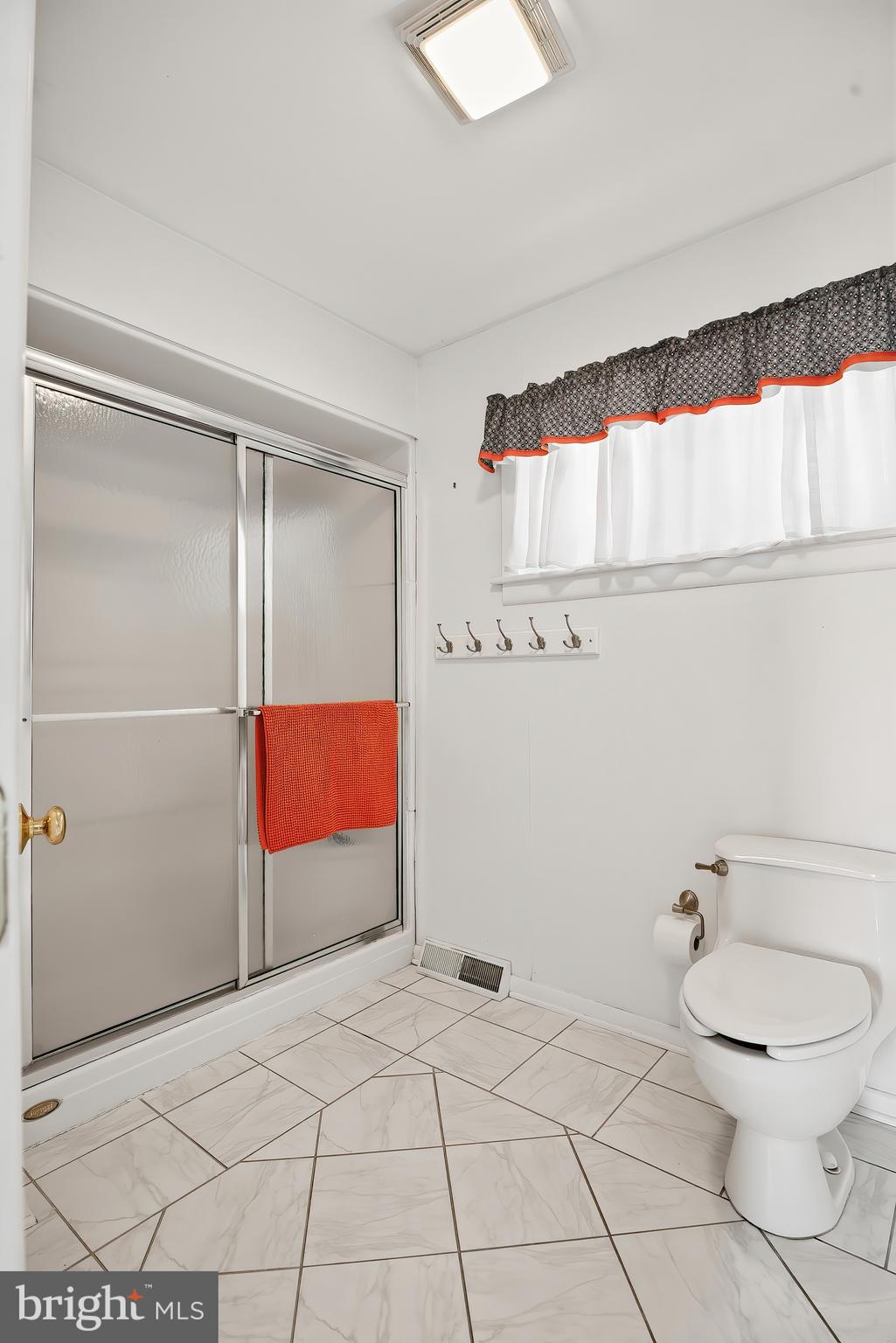 33 Bonney Shore Road Elkton, MD 21921 - Photo 15 of 38 Owners bath is spacious with lots of natural light